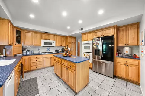 Kitchen - 6614 Summit, Highland, CA 92346 photo 1 of 4