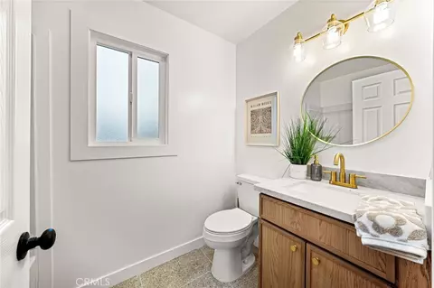 Bath - 10033 Del Mar Ave, Montclair, CA 91763 photo 1 of 3