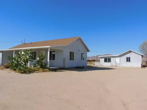 Exterior - 37016 Yermo Rd, Yermo, CA 92398 photo 1 of 4