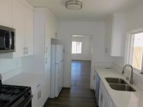 Kitchen - 37016 Yermo Rd, Yermo, CA 92398 photo 1 of 5