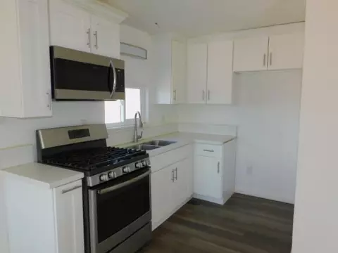 Kitchen - 37016 Yermo Rd, Yermo, CA 92398 photo 5 of 5