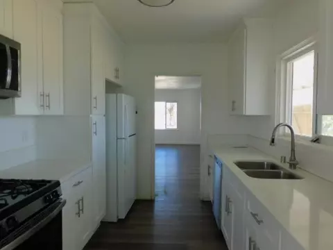 Kitchen - 37016 Yermo Rd, Yermo, CA 92398 photo 3 of 5