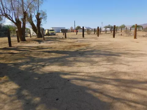 Exterior - 37016 Yermo Rd, Yermo, CA 92398 photo 2 of 4