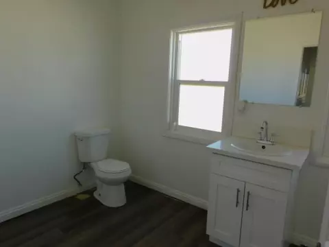 Bath - 37016 Yermo Rd, Yermo, CA 92398 photo 1 of 2