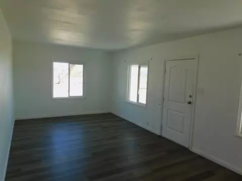 Living - 37016 Yermo Rd, Yermo, CA 92398 photo 2 of 4