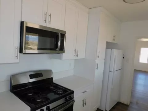 Kitchen - 37016 Yermo Rd, Yermo, CA 92398 photo 2 of 5