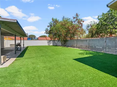 Exterior - 909 S Vine Ave, Bloomington, CA 92316 photo 2 of 6