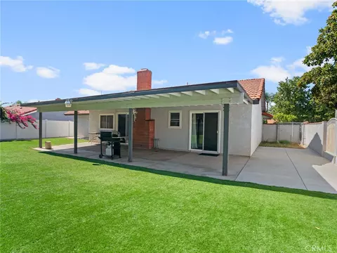 Exterior - 909 S Vine Ave, Bloomington, CA 92316 photo 4 of 6