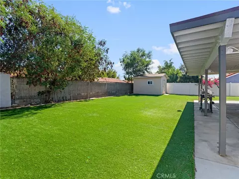 Exterior - 909 S Vine Ave, Bloomington, CA 92316 photo 5 of 6