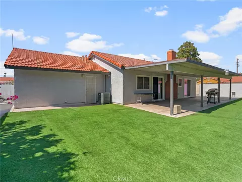 Exterior - 909 S Vine Ave, Bloomington, CA 92316 photo 3 of 6