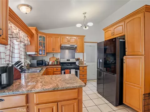 Kitchen - 909 S Vine Ave, Bloomington, CA 92316 photo 2 of 3