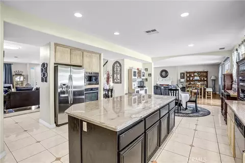 Kitchen - 18689 Hawkhill, Perris, CA 92570 photo 3 of 4