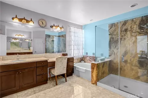 Bath - 18689 Hawkhill, Perris, CA 92570 photo 2 of 3