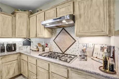 Kitchen - 18689 Hawkhill, Perris, CA 92570 photo 4 of 4