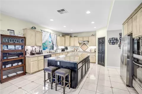 Kitchen - 18689 Hawkhill, Perris, CA 92570 photo 2 of 4