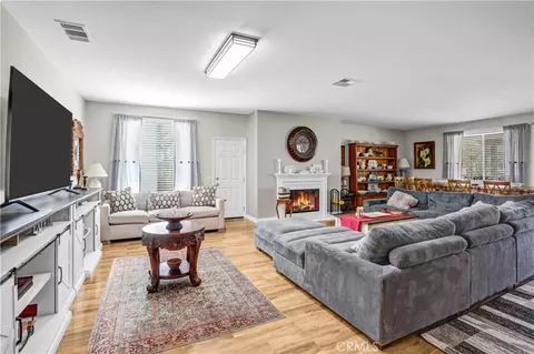 Living - 18689 Hawkhill, Perris, CA 92570 photo 3 of 5