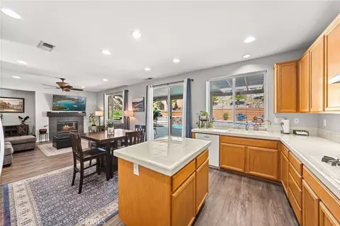 Kitchen - 12174 Canyon Meadows Dr, Rancho Cucamonga, CA 91739 photo 2 of 2