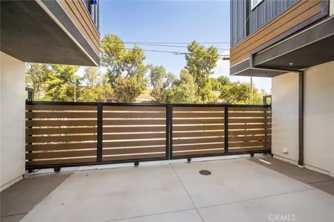 Exterior - 6837 N Haskell Ave, Van Nuys, CA 91406 photo 4 of 9