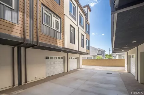 Exterior - 6837 N Haskell Ave, Van Nuys, CA 91406 photo 3 of 9