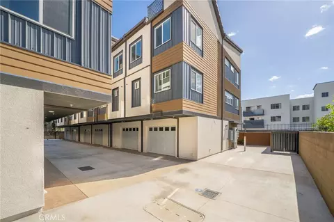 Exterior - 6837 N Haskell Ave, Van Nuys, CA 91406 photo 7 of 9