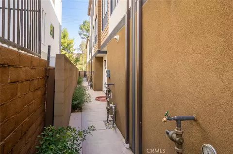 Exterior - 6837 N Haskell Ave, Van Nuys, CA 91406 photo 9 of 9