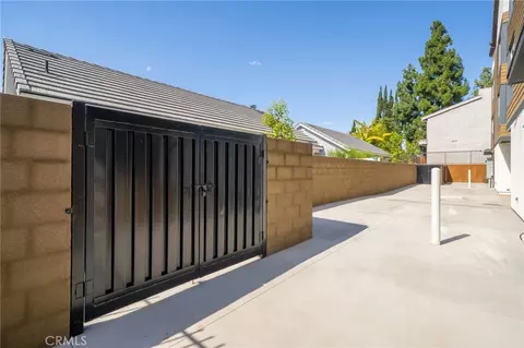 Exterior - 6837 N Haskell Ave, Van Nuys, CA 91406 photo 5 of 9
