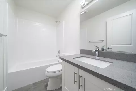 Bath - 6837 N Haskell Ave, Van Nuys, CA 91406 photo 2 of 4