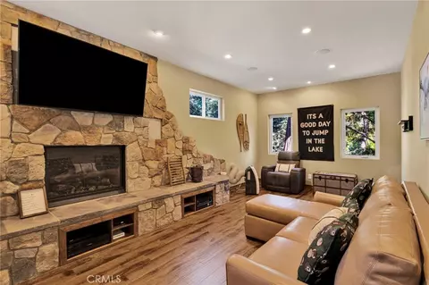 Living - 915 Trinity, Lake Arrowhead, CA 92352 photo 3 of 3