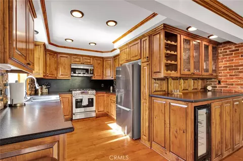 Kitchen - 915 Trinity, Lake Arrowhead, CA 92352 photo 1 of 4