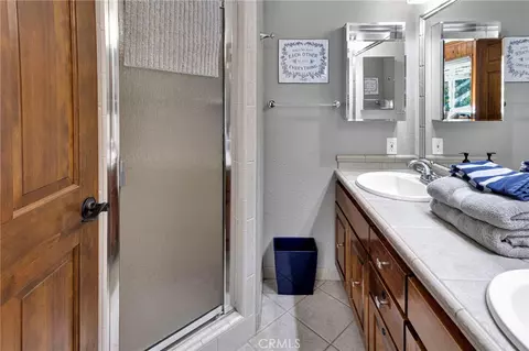 Bath - 915 Trinity, Lake Arrowhead, CA 92352 photo 2 of 6