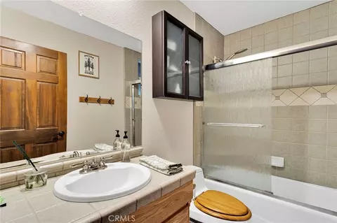Bath - 915 Trinity, Lake Arrowhead, CA 92352 photo 4 of 6