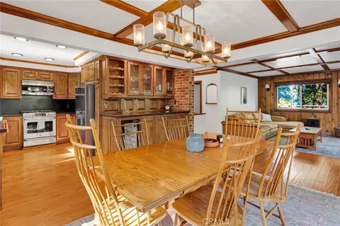 Dining - 915 Trinity, Lake Arrowhead, CA 92352 photo 2 of 2