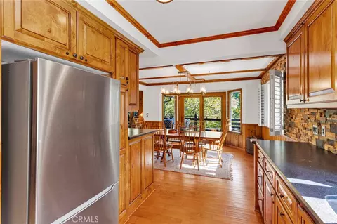 Kitchen - 915 Trinity, Lake Arrowhead, CA 92352 photo 4 of 4