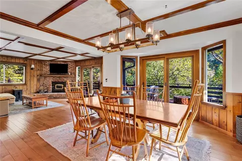 Dining - 915 Trinity, Lake Arrowhead, CA 92352 photo 1 of 2