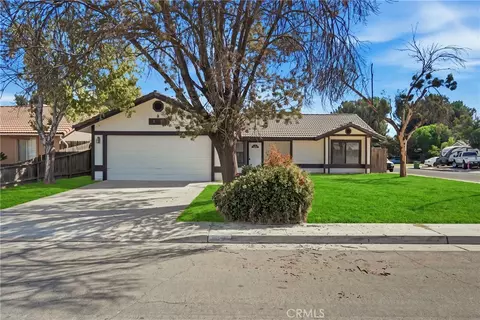 166 N Lyndsay, Dinuba, CA 93618