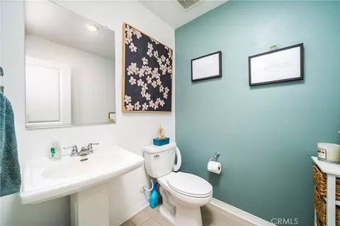 Bath - 19233 Sequoia Grv, Riverside, CA 92507 photo 1 of 3