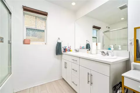 Bath - 19233 Sequoia Grv, Riverside, CA 92507 photo 3 of 3