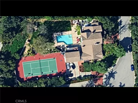 21222 Mulholland Dr, Woodland Hills, CA 91364