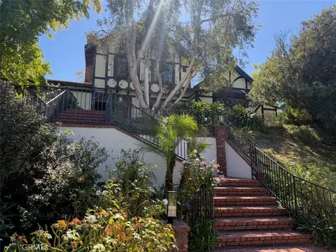 21222 Mulholland Dr, Woodland Hills, CA 91364
