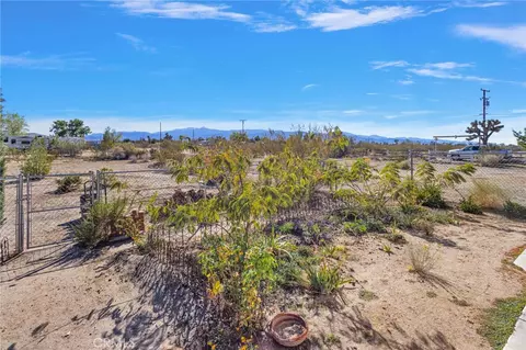 Exterior - 13585 Paramount, Phelan, CA 92371 photo 22 of 24