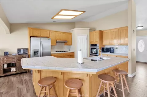 Kitchen - 13585 Paramount, Phelan, CA 92371 photo 3 of 5