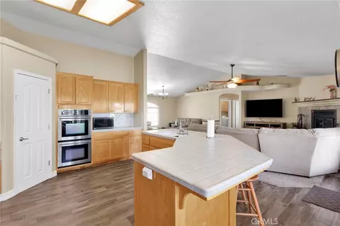 Kitchen - 13585 Paramount, Phelan, CA 92371 photo 5 of 5