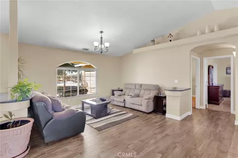 Entry Way - 13585 Paramount, Phelan, CA 92371 photo 2 of 4