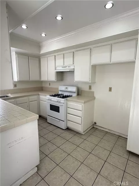 Kitchen - 184 Fairwinds, Costa Mesa, CA 92626 photo 3 of 3