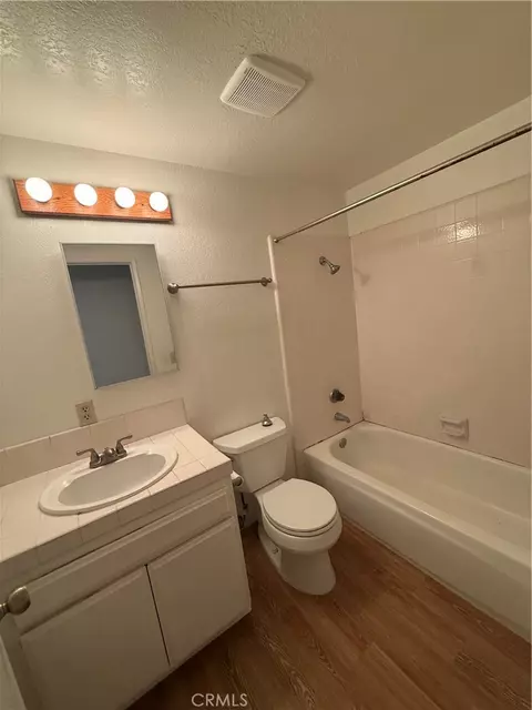 Bath - 184 Fairwinds, Costa Mesa, CA 92626 photo 2 of 2