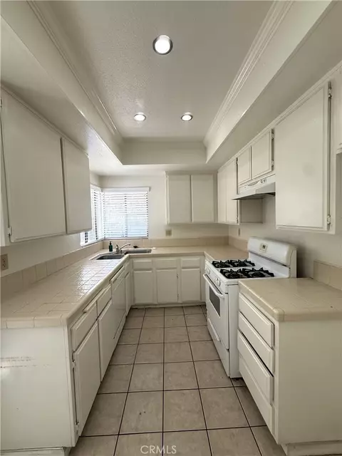 Kitchen - 184 Fairwinds, Costa Mesa, CA 92626 photo 2 of 3