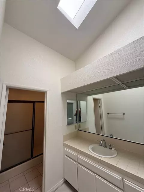 Bath - 184 Fairwinds, Costa Mesa, CA 92626 photo 1 of 2