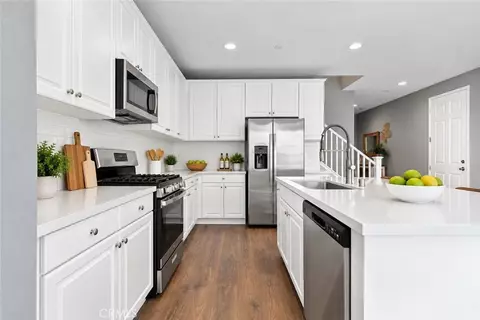 Kitchen - 8847 Glencliff Ave, Hesperia, CA 92344 photo 3 of 4