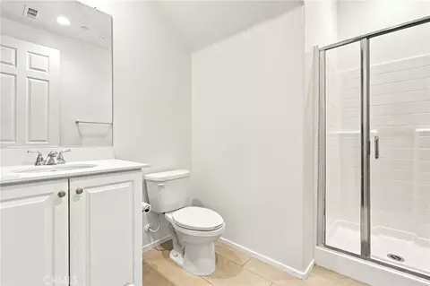 Bath - 8847 Glencliff Ave, Hesperia, CA 92344 photo 1 of 1