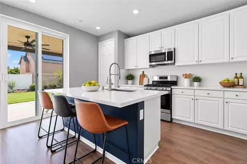 Kitchen - 8847 Glencliff Ave, Hesperia, CA 92344 photo 2 of 4